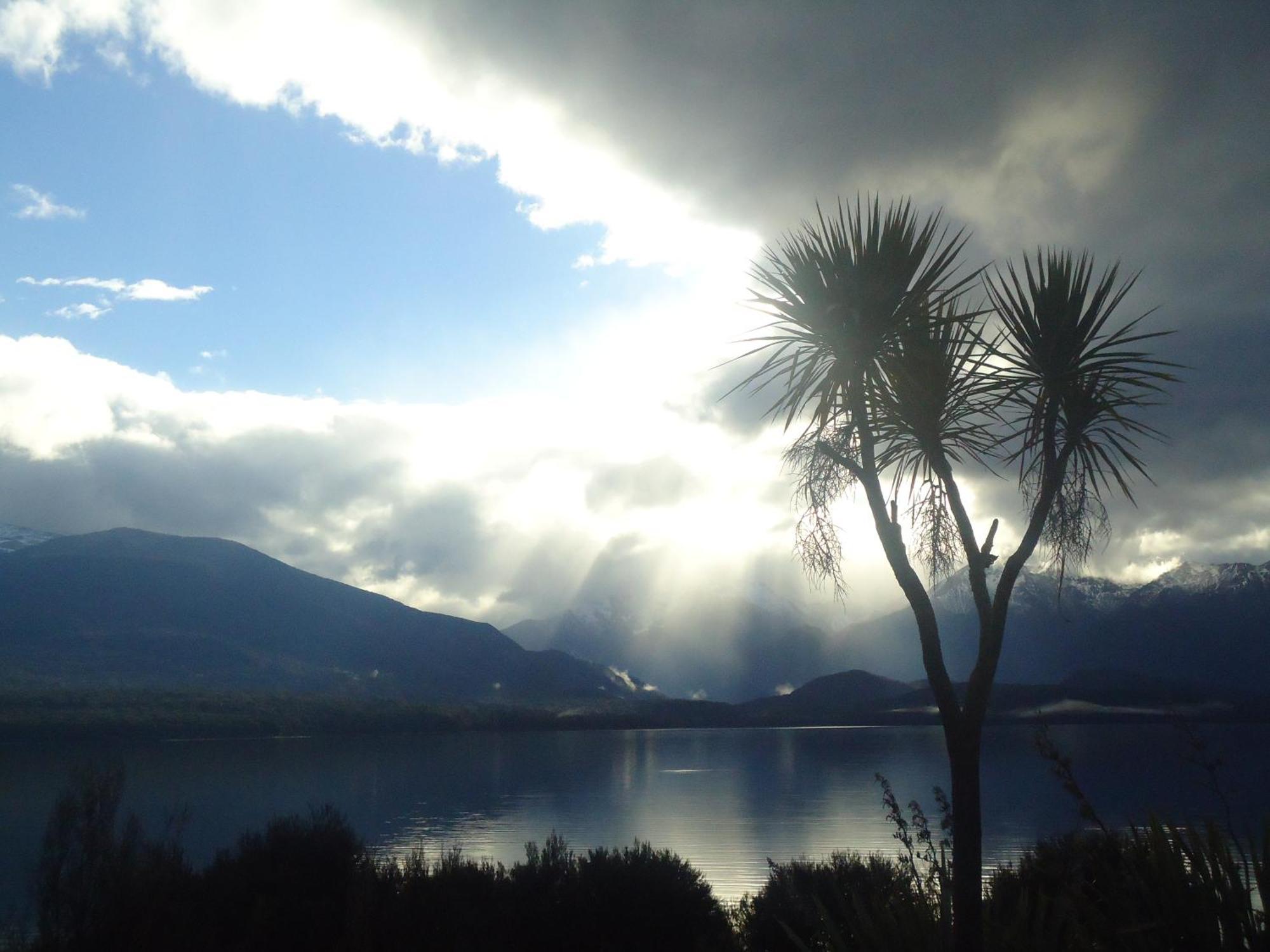 Shakespeare House Bed & Breakfast Te Anau Dış mekan fotoğraf