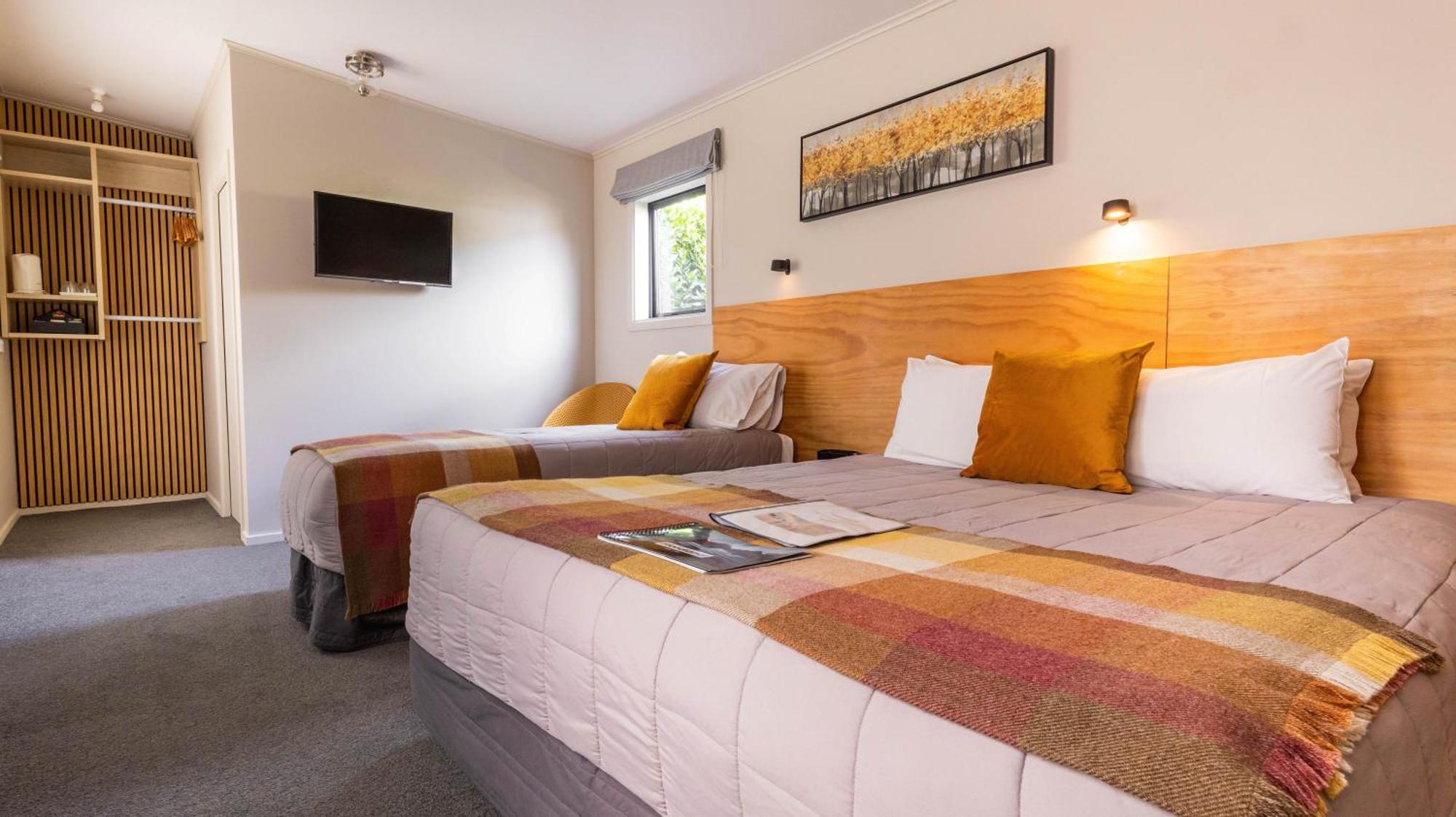 Shakespeare House Bed & Breakfast Te Anau Dış mekan fotoğraf