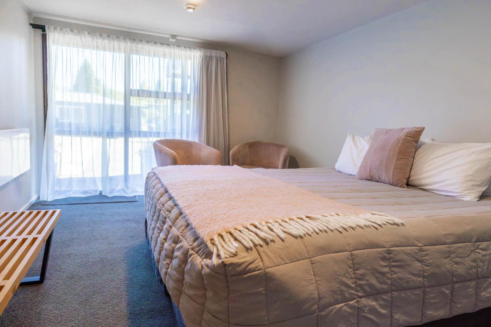 Shakespeare House Bed & Breakfast Te Anau Dış mekan fotoğraf